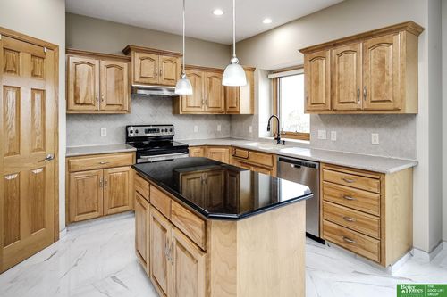 2004 Longview St, Papillion, NE, 68133-2559 | Card Image