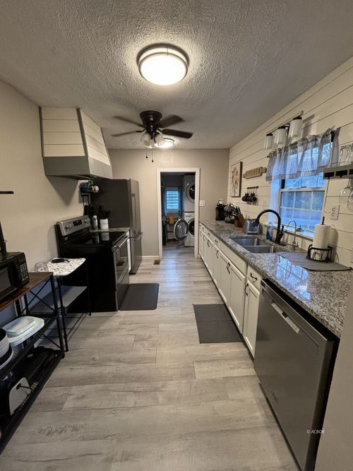 29593 Big Pine Rd, Logan, OH, 43138-9593 | Card Image