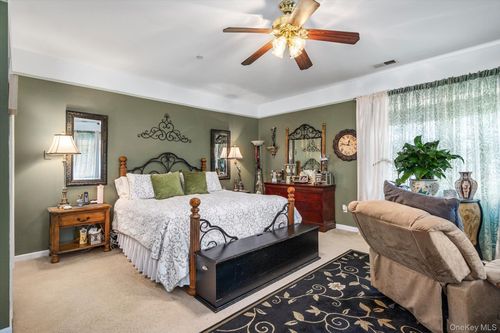 137 Francesca Way, Amityville, NY, 11701-1768 | Card Image