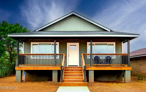 1011 N Apache Ave, Winslow, AZ, 86047-3822 | Card Image