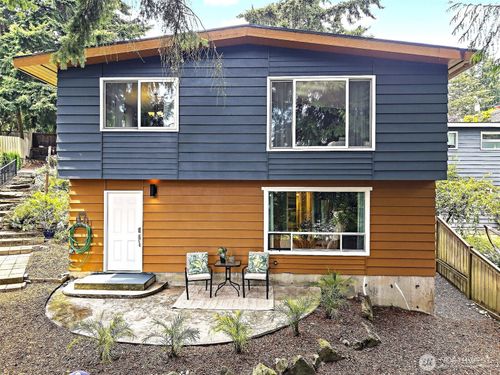 16106 Densmore Ave N, Shoreline, WA, 98133-5827 | Card Image