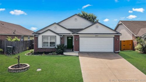 10717 N 151st East Ave, Owasso, OK, 74055-6184 | Card Image
