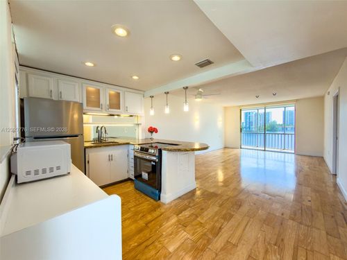 f503-2861 Leonard Dr, Aventura, FL, 33160-3959 | Card Image