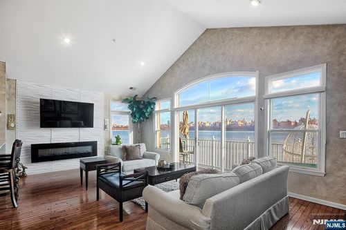 48 Lydia Dr, West New York, NJ, 07093-8366 | Card Image