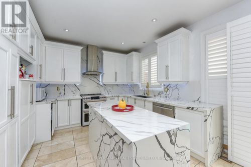 36 Lucky Lane, Brampton, ON, L6R3M3 | Card Image