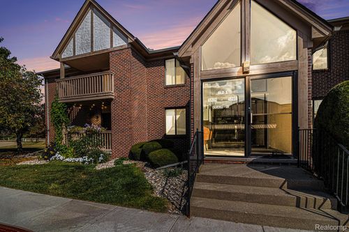 8-45216 Churchill Dr, Macomb, MI, 48044-3814 | Card Image