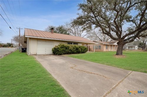 103 Thompson St, Luling, TX, 78648-3542 | Card Image