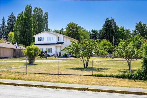 859 9th Ave, Campbell River, BC, V9W4B4 | Card Image