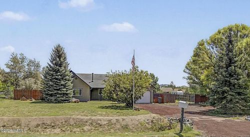 9907 Heritage Dr, Flagstaff, AZ, 86004-8218 | Card Image