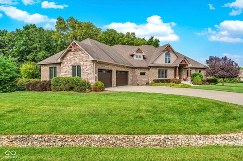 4202 Whitetail Woods Dr, Bargersville, IN, 46106-9041 | Card Image