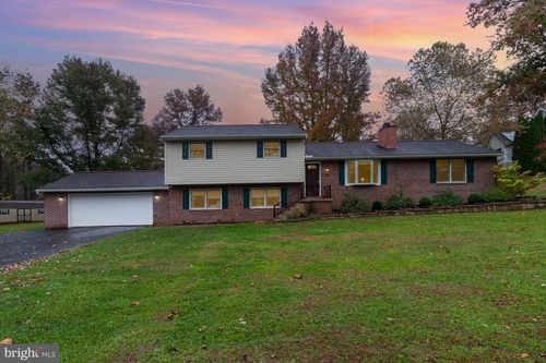 6825 Glatfelters Station Rd, Seven Valleys, PA, 17360-8951 | Card Image