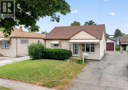 2670 Chandler Rd, Windsor, ON, N8W4B3 | Card Image