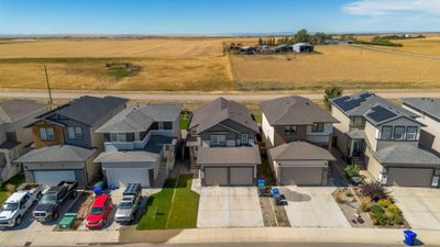 446 Bluebell Lane W, House detached with 4 bedrooms, 3 bathrooms and 4 parking in Lethbridge AB | Image 2