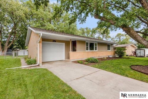 2600 County Down Ct, Lincoln, NE, 68512-1520 | Card Image