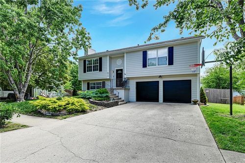 617 N Cedar St, Gardner, KS, 66030-1286 | Card Image