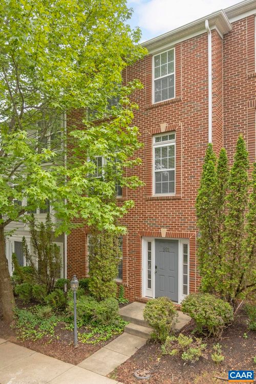 921 Bing Ln, CHARLOTTESVILLE, VA, 22903 | Card Image