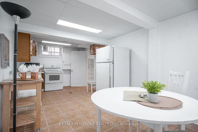 84 Frontenac Cres, House other with 5 bedrooms, 3 bathrooms and 4 parking in Deep River ON | Image 27
