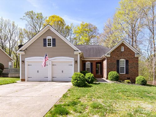 7507 Reedy Creek Rd, Charlotte, NC, 28215-9057 | Card Image