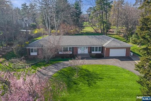 5 Edgehill Rd, West Orange, NJ, 07052-4939 | Card Image