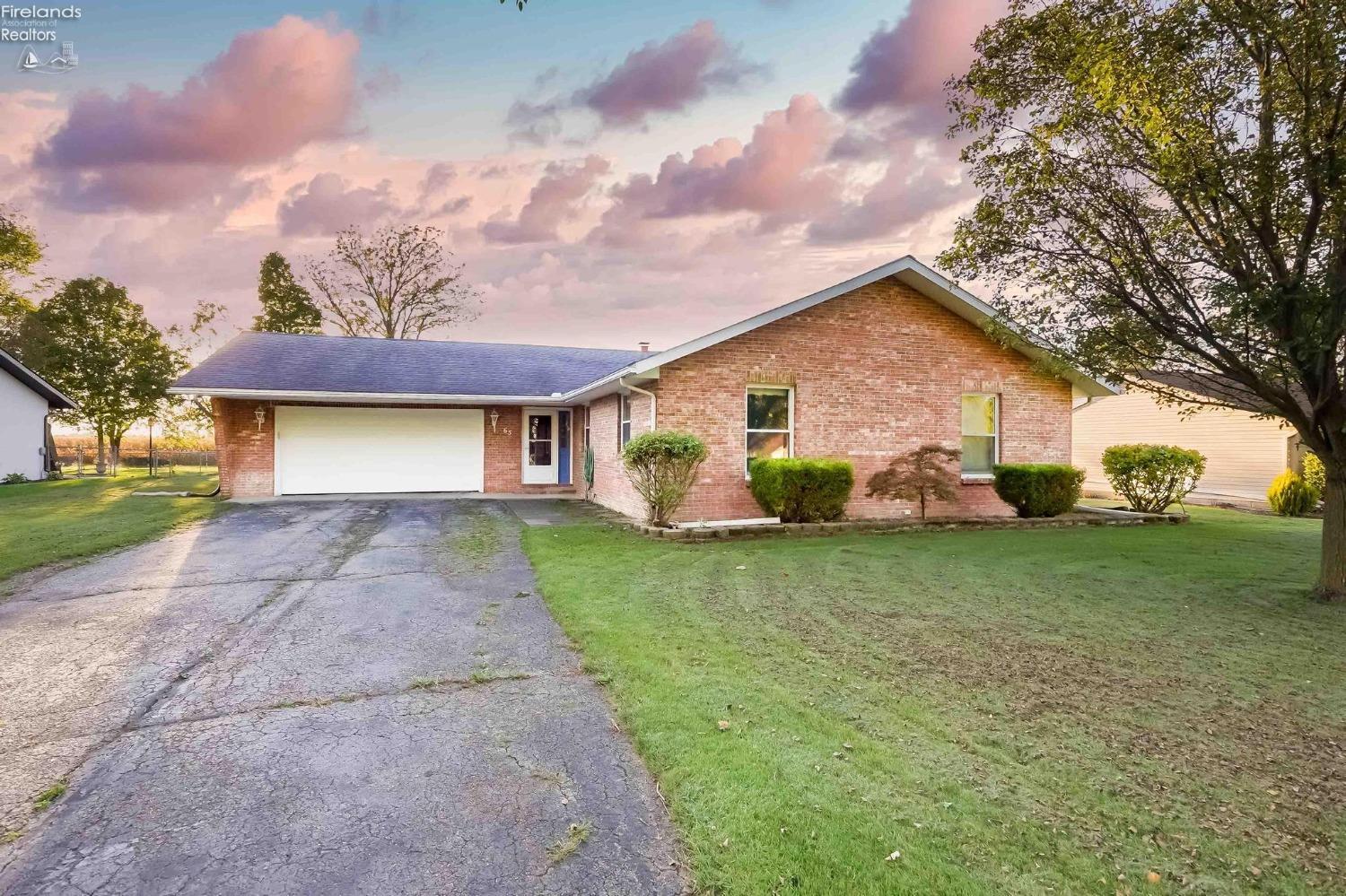 Adams Dr, Fremont, OH 43420