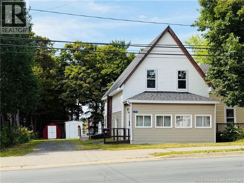 249 Wellington St, House with 4 bedrooms, 2 bathrooms and null parking in Miramichi NB | Card Image