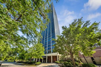 36E - 1555 N Astor Street, Condo with 3 bedrooms, 3 bathrooms and 1 parking in Chicago IL | Image 1