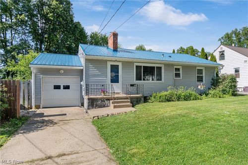 209 Grove Ave, Cuyahoga Falls, OH, 44221-2242 | Card Image