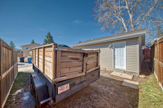 195 Pinecliff Way Ne, Home with 3 bedrooms, 2 bathrooms and 4 parking in Calgary AB | Image 38