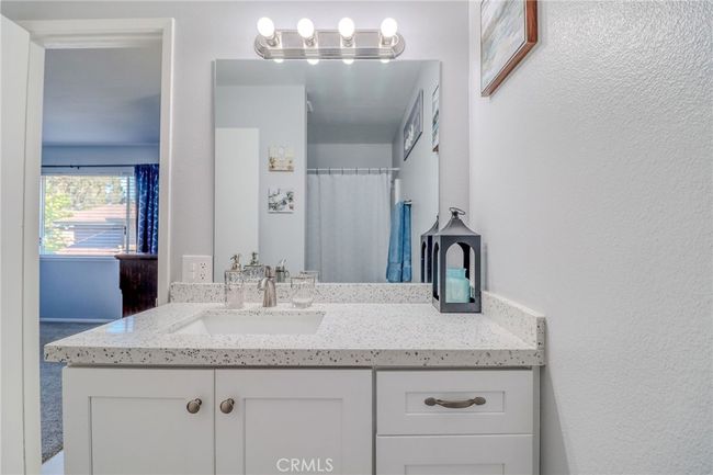 Upstairs Bathroom tub and shower | Image 16