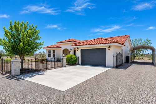 2250 S Ambush St, Pahrump, NV, 89048-6221 | Card Image