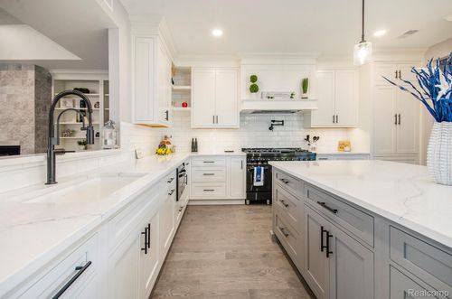 1219 N Main St, Rochester, MI, 48307-1119 | Card Image