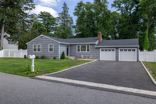88 Pershing Ave, Locust Valley, NY, 11560-2331 | Card Image