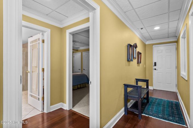 Entry: interior Hallway | Image 8