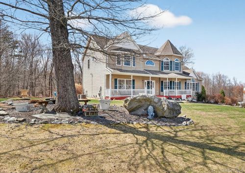 5 Autumn Ridge Way, Newburgh, NY, 12550-8008 | Card Image