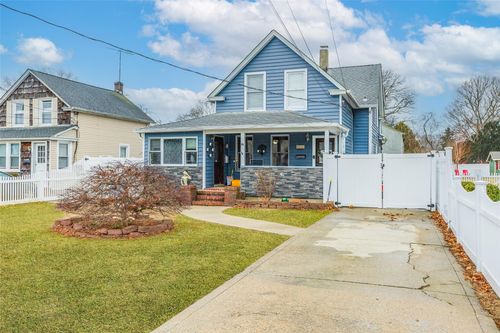 86 Rollstone Ave, West Sayville, NY, 11796-1305 | Card Image