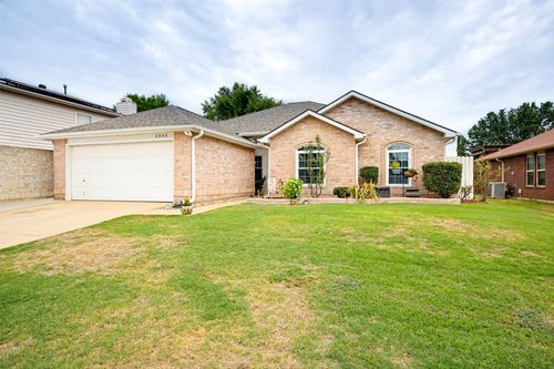 3302 Cliff Oaks Dr, Corinth, TX, 76210-2604 | Card Image