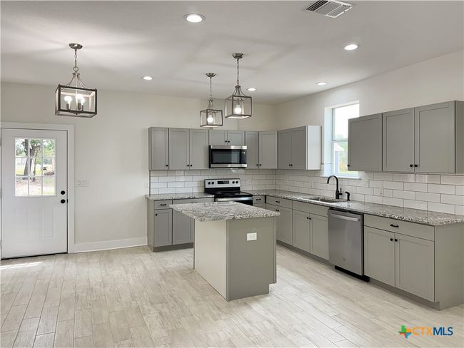 1637 Bob White Dr, House other with 3 bedrooms, 2 bathrooms and null parking in Spring Branch TX | Image 7