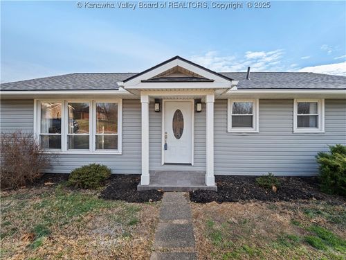 118 Greenbrier Dr, Scott Depot, WV, 25560-9699 | Card Image