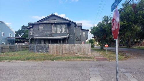 4-202 Grace St, Houston, TX, 77003-2611 | Card Image