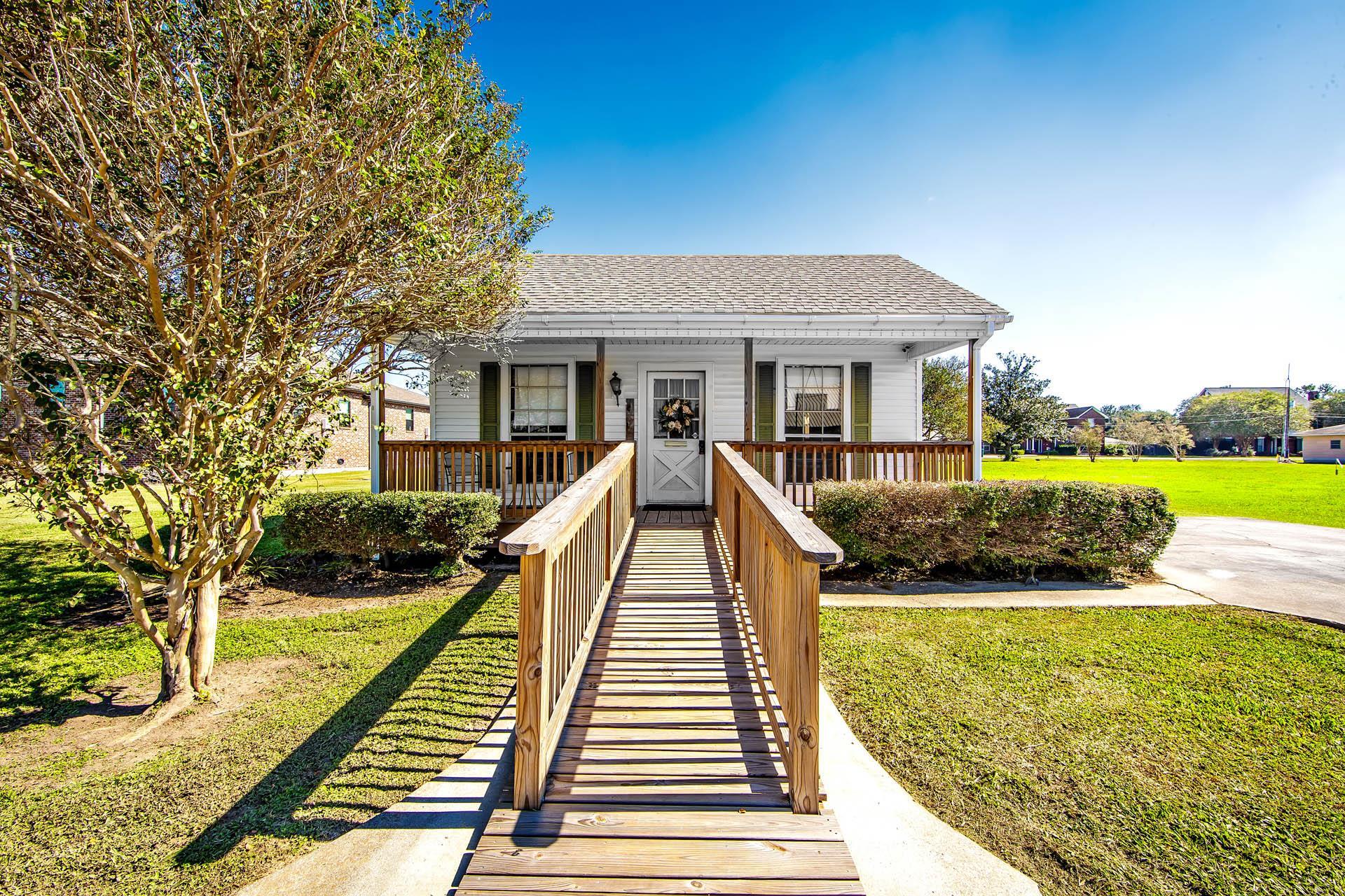 715 Crescent Ave, Lockport, LA 70374