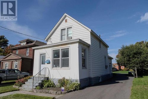 137 Pilgrim St, Sault Ste Marie, ON, P6A3E8 | Card Image