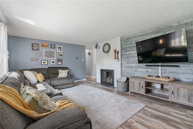 160 Sonnie Dr, House other with 3 bedrooms, 2 bathrooms and 6 parking in Crabtree PA | Image 12