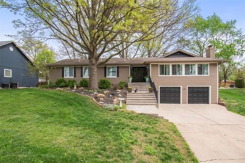 205 Saponi Ln, Lake Winnebago, MO, 64034-9312 | Card Image