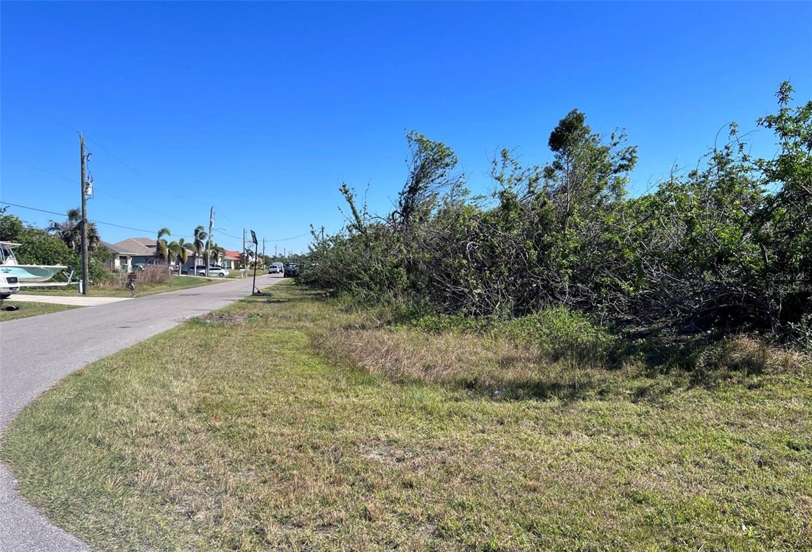 Land in PORT CHARLOTTE 4