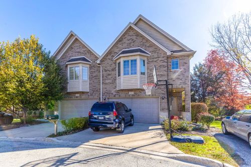 1521 Stonegate Mnr, Mount Prospect, IL, 60056-1075 | Card Image