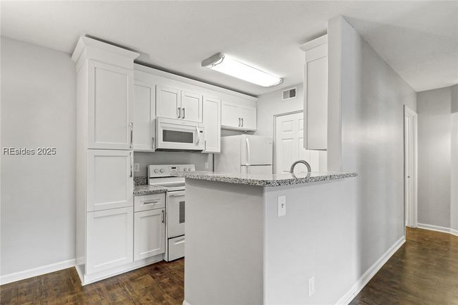 APT-506 - 897 Fording Island Rd, Condo with 2 bedrooms, 2 bathrooms and null parking in Bluffton SC | Image 13