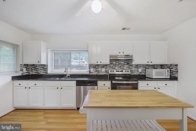 21 - 5616 Larson Ct, Condo with 2 bedrooms, 1 bathrooms and null parking in CAPITOL HEIGHTS MD | Image 4