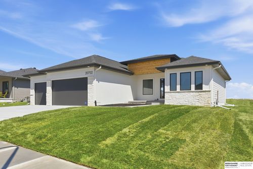 20702 Vernon Ave, Elkhorn, NE, 68022-3235 | Card Image