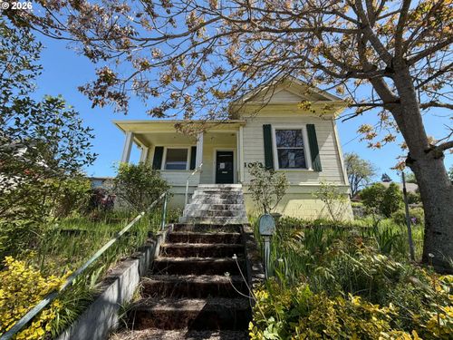 1063 Se Jackson St, Roseburg, OR, 97470 | Card Image