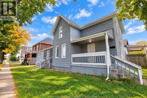 395 Tuscarora St, Windsor, ON, N9A3L8 | Card Image